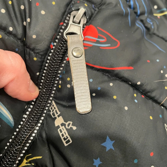 Hanna Andersson boy's space print black hooded puffer jacket, size 140 / 10. - Picture 5 of 12